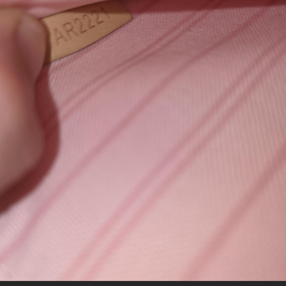 Louis Vuitton White and Gray Checkered Clutch - Picture 4 of 4